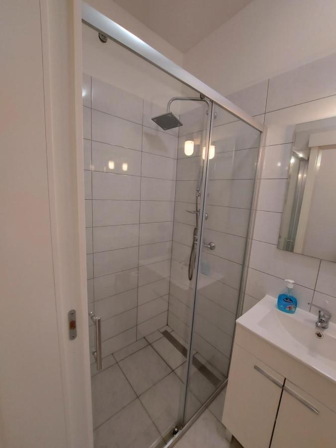 Studio Apartments Ana & Mia Vis Exteriör bild
